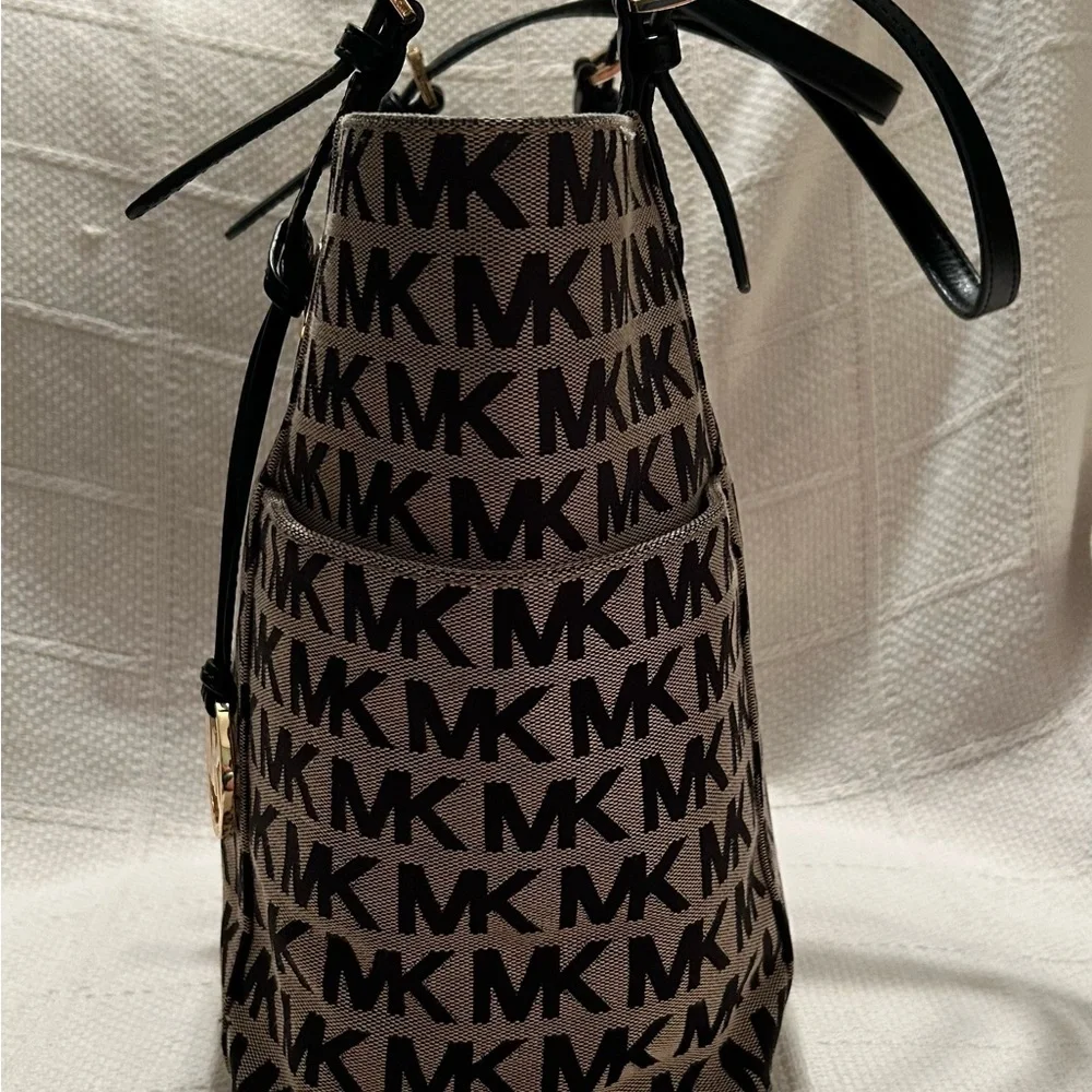 MICHAEL KORS Black and Brown Signature Tote with Gold Charm